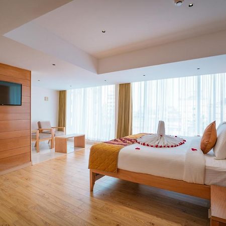 Townbridge Hotels & Suites Kochi 외부 사진