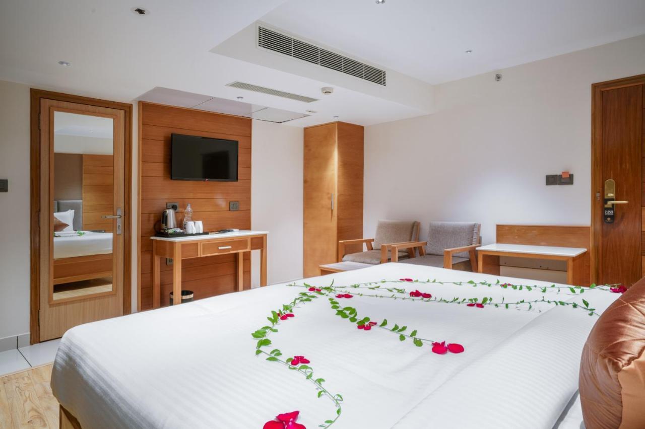 Townbridge Hotels & Suites Kochi 외부 사진