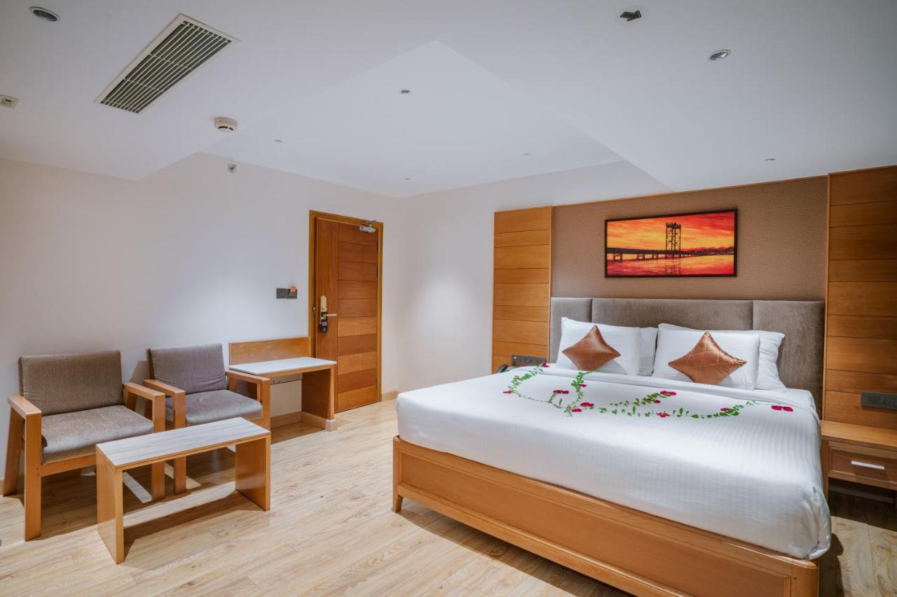 Townbridge Hotels & Suites Kochi 외부 사진