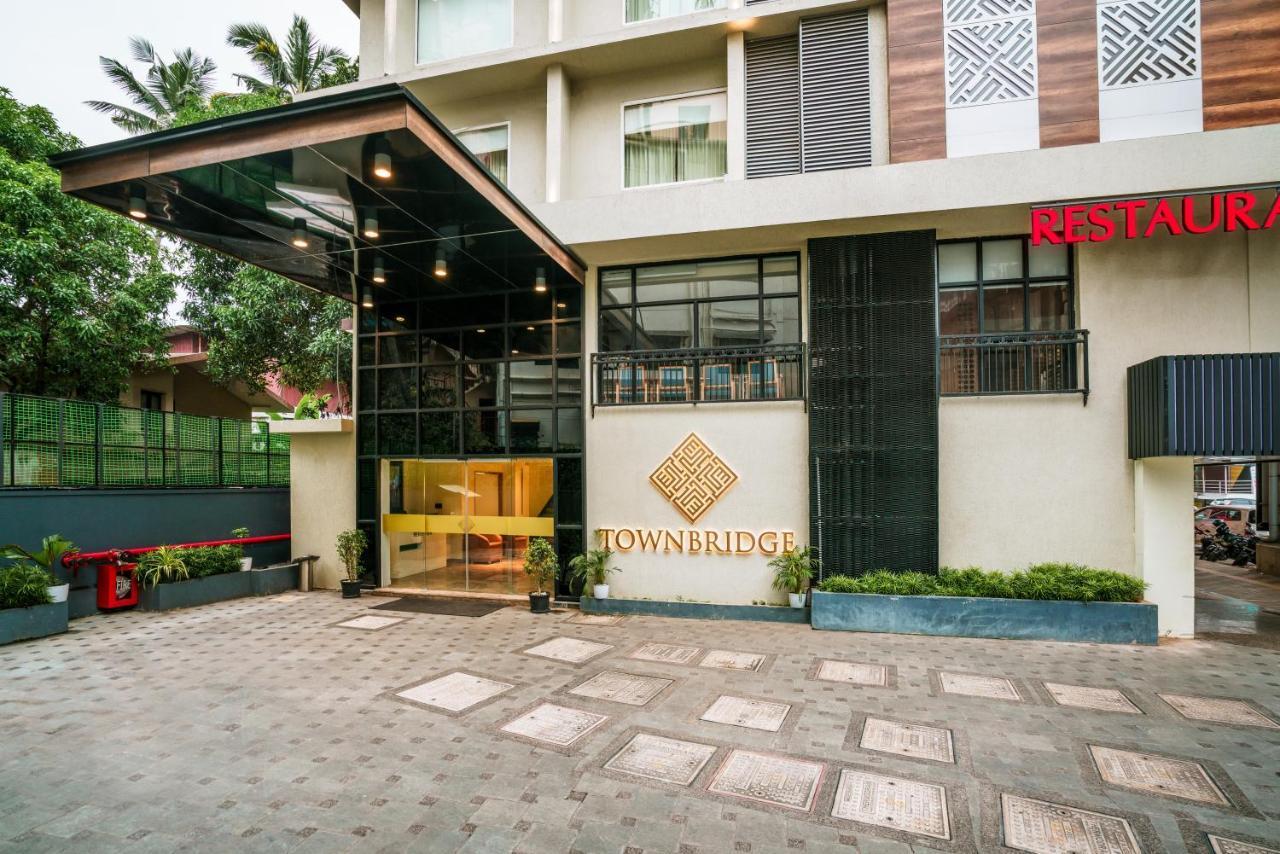 Townbridge Hotels & Suites Kochi 외부 사진