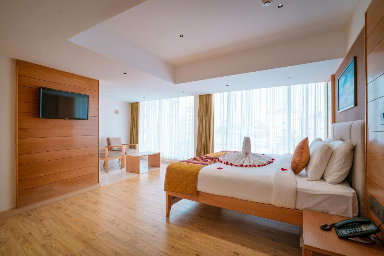 Townbridge Hotels & Suites Kochi 외부 사진