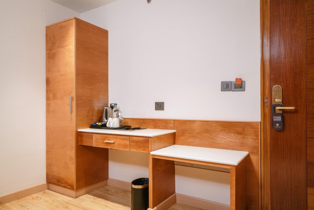 Townbridge Hotels & Suites Kochi 외부 사진