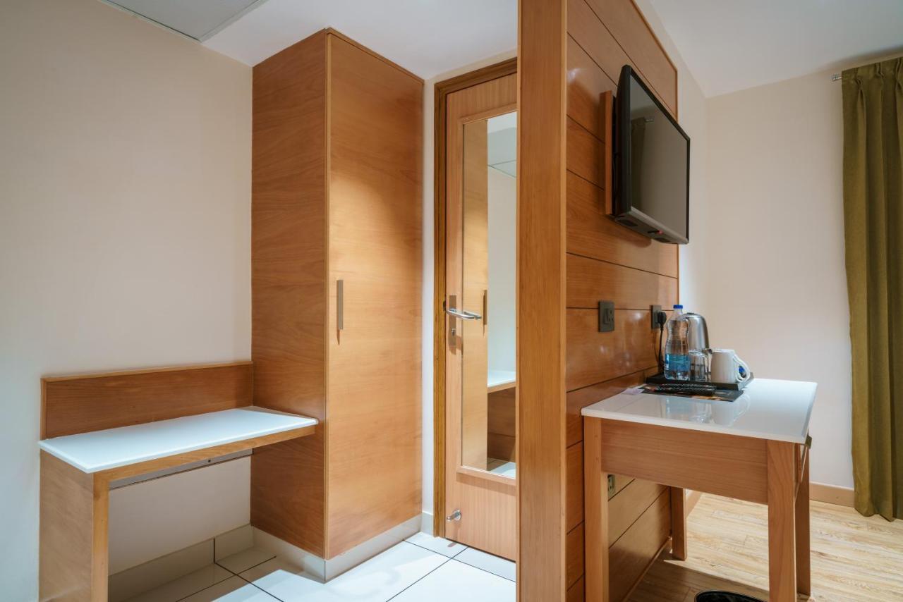 Townbridge Hotels & Suites Kochi 외부 사진