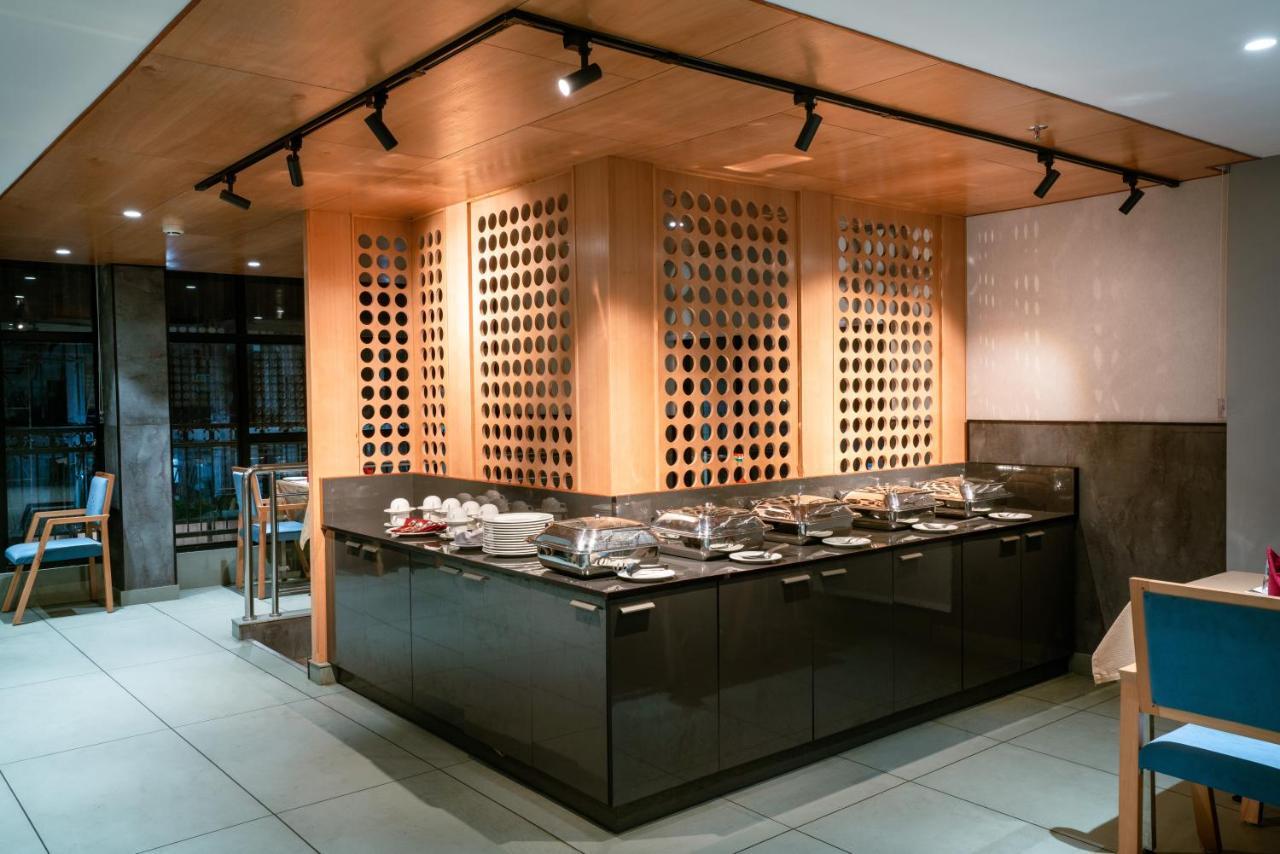 Townbridge Hotels & Suites Kochi 외부 사진