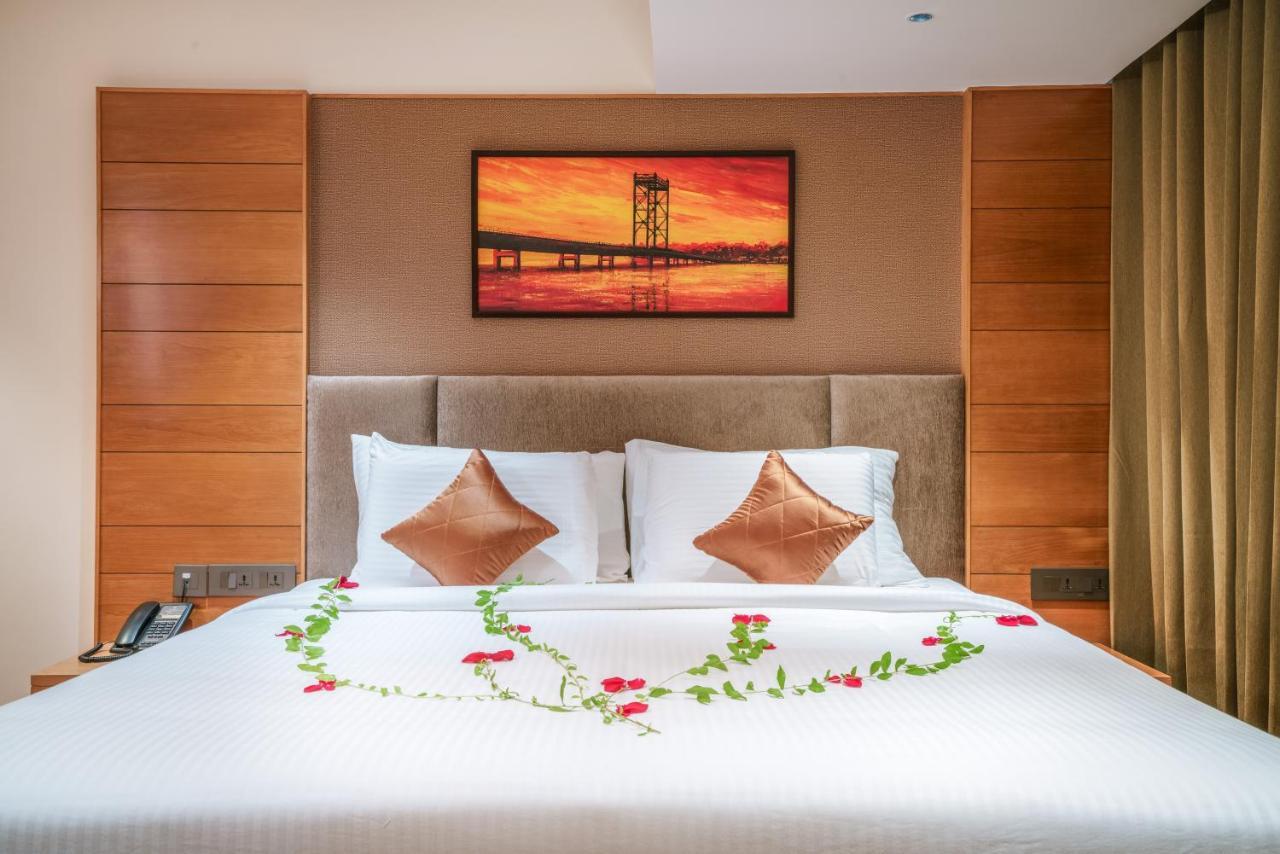 Townbridge Hotels & Suites Kochi 외부 사진