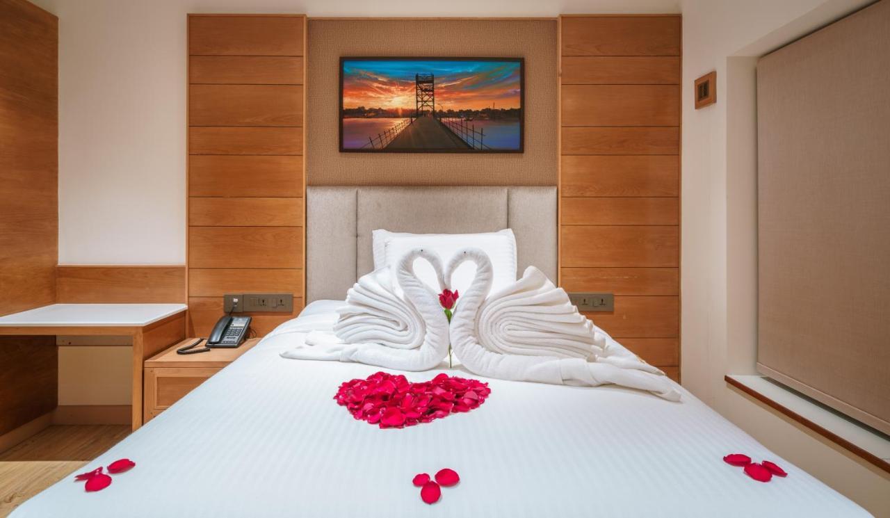 Townbridge Hotels & Suites Kochi 외부 사진