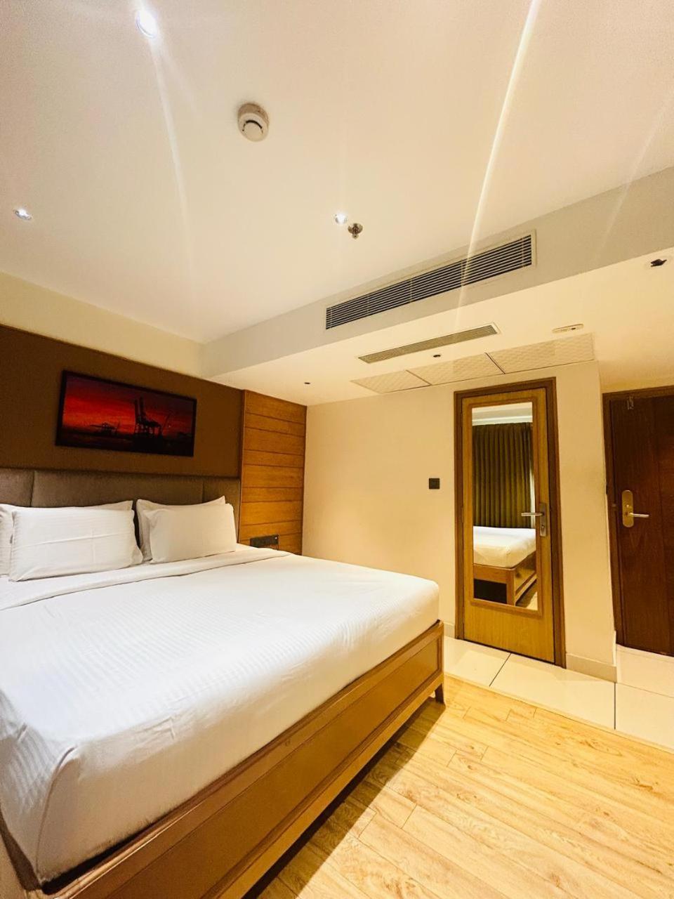 Townbridge Hotels & Suites Kochi 외부 사진