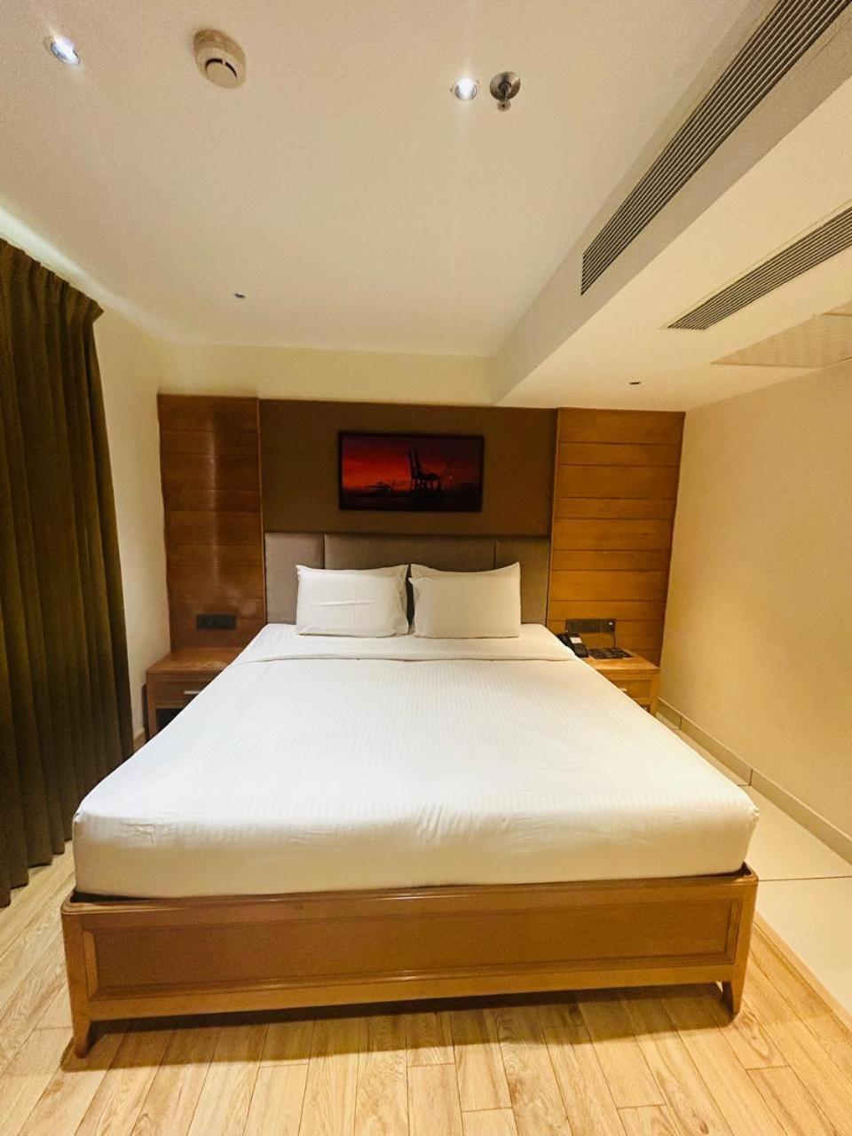 Townbridge Hotels & Suites Kochi 외부 사진