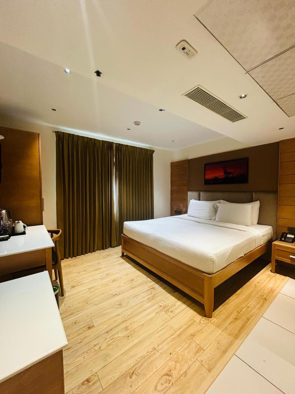 Townbridge Hotels & Suites Kochi 외부 사진