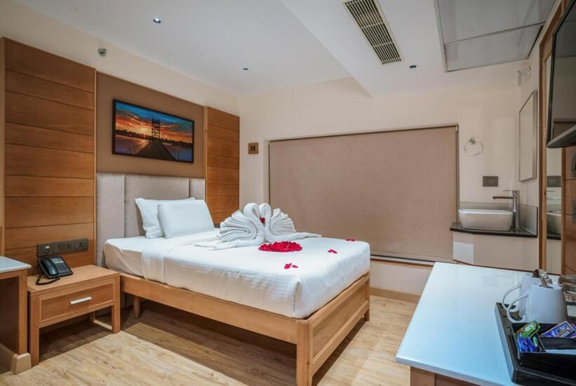 Townbridge Hotels & Suites Kochi 외부 사진